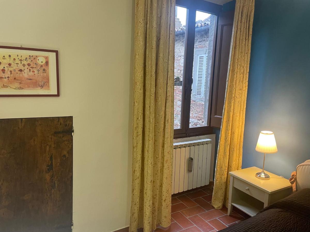 Numero 6 Todi Buitenkant foto